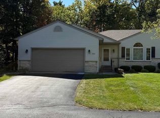 802 Lakewood Dr, Adrian, MI 49221