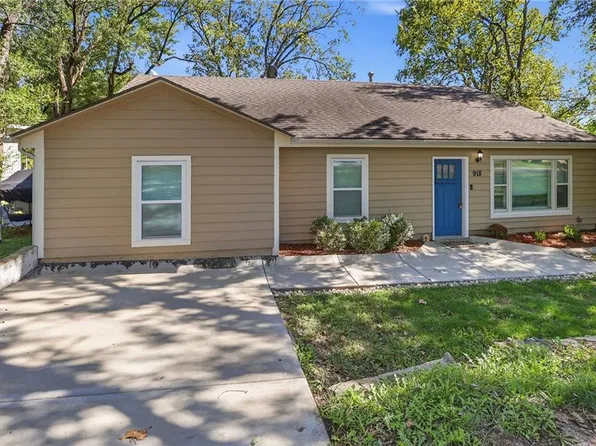 918 Pine St, Eudora, KS 66025