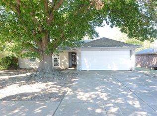405 Bryan Dr, Crowley, TX 76036
