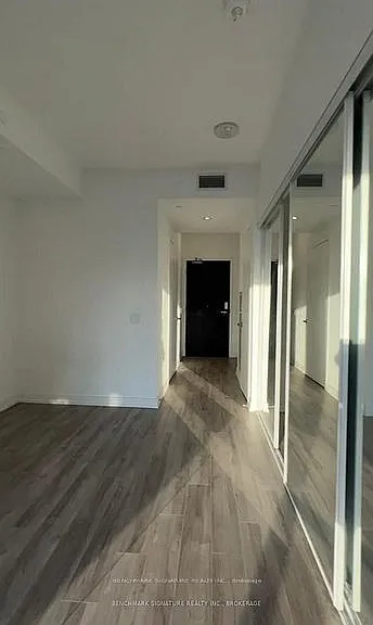 77 Shuter St #2015 — Photo 6