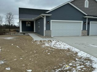 1465 Superior Dr #17, Saint Johns, MI 48879