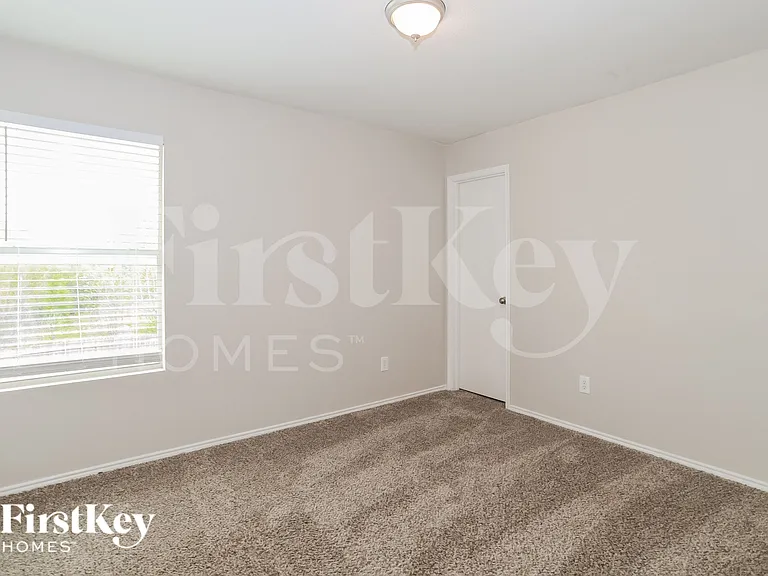 4545 Waterford Dr — Photo 12