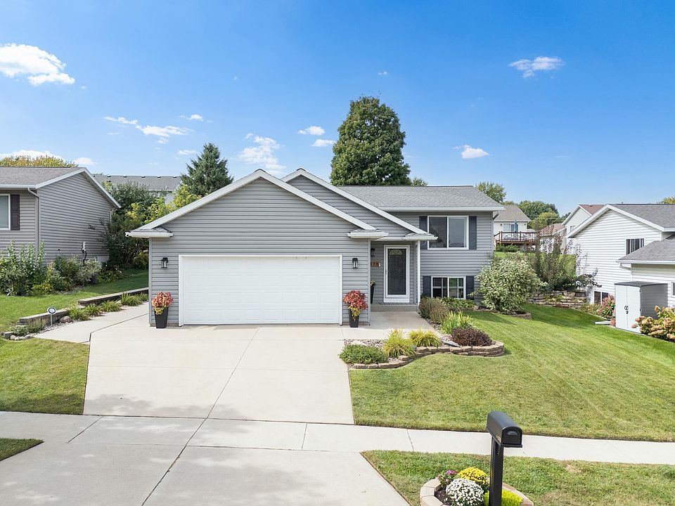 1st image of 4478 Manor Dr NW
