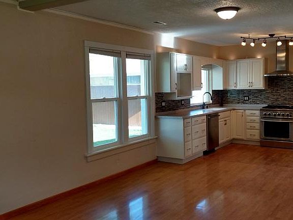5th image of 206 W Franklin Ave