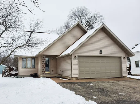 512 E Alfred St, Weyauwega, WI 54983