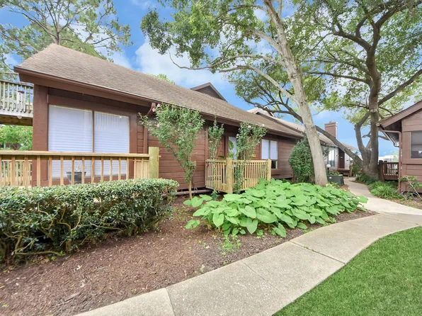 651 Davis Rd, League City, TX 77573