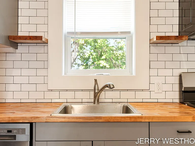 715 Butterworth St SW #2 — Photo 14