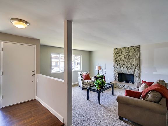2nd image of 805 Narwhal St