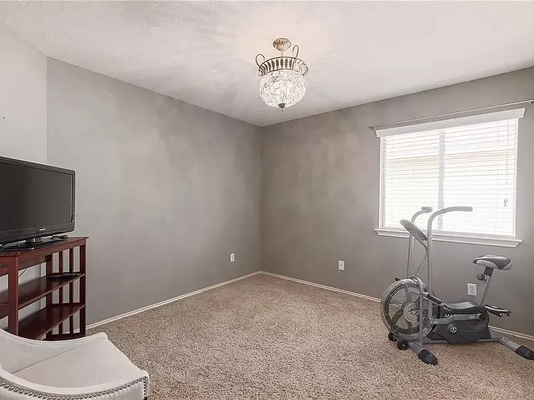 1422 Davis Mountain Loop — Photo 13