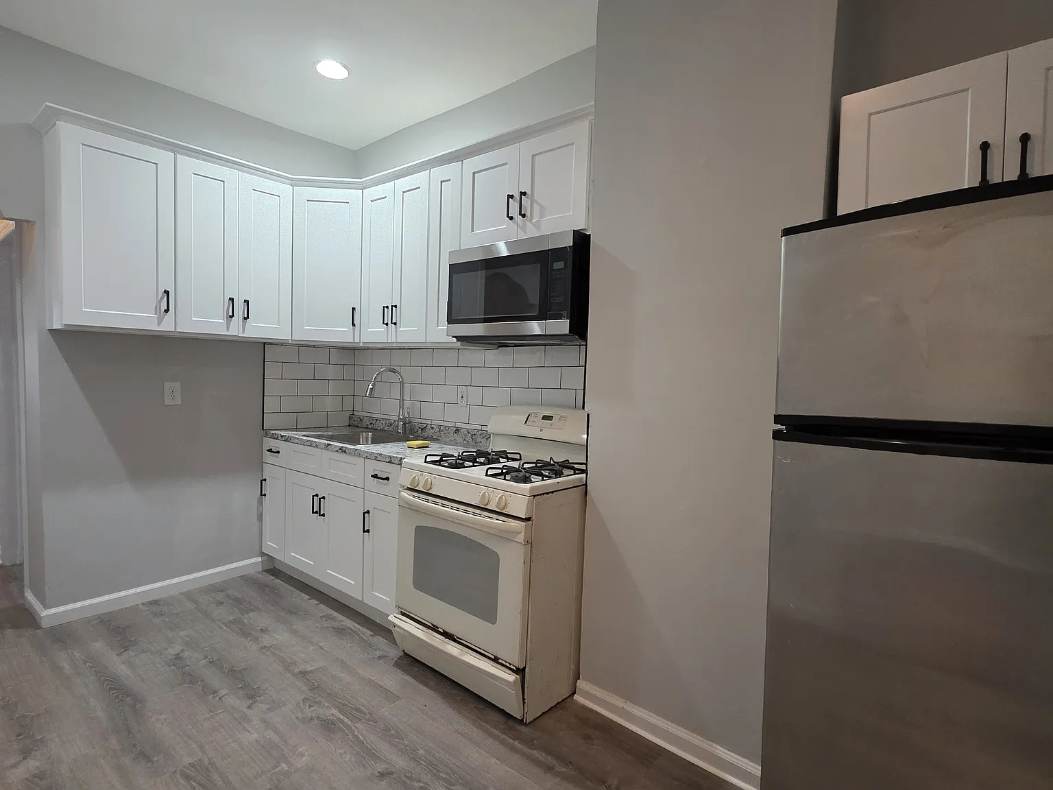 107 Grant Ave — Photo 2