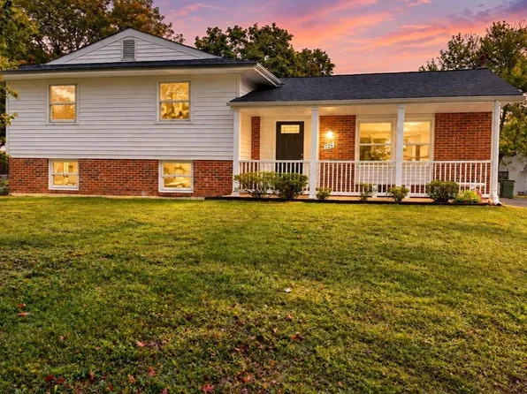726 N Watford Ct, Sterling, VA 20164