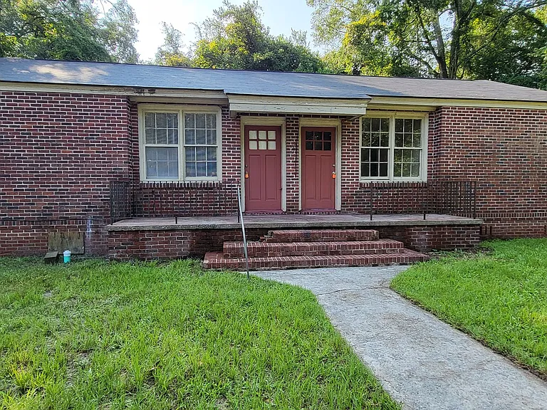 6 Woodlawn Ct — Photo 1