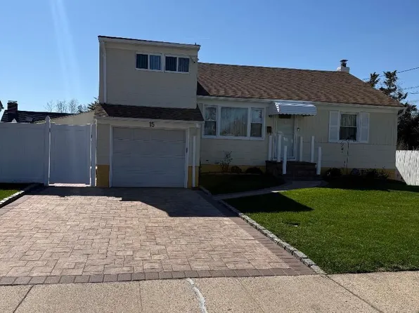 15 Barrington Street, Westbury, NY 11590