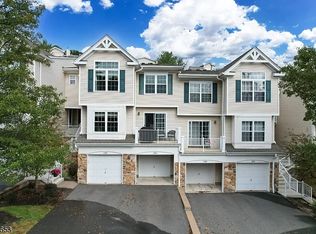 118 Wallace Ct, Green Brook, NJ 08812
