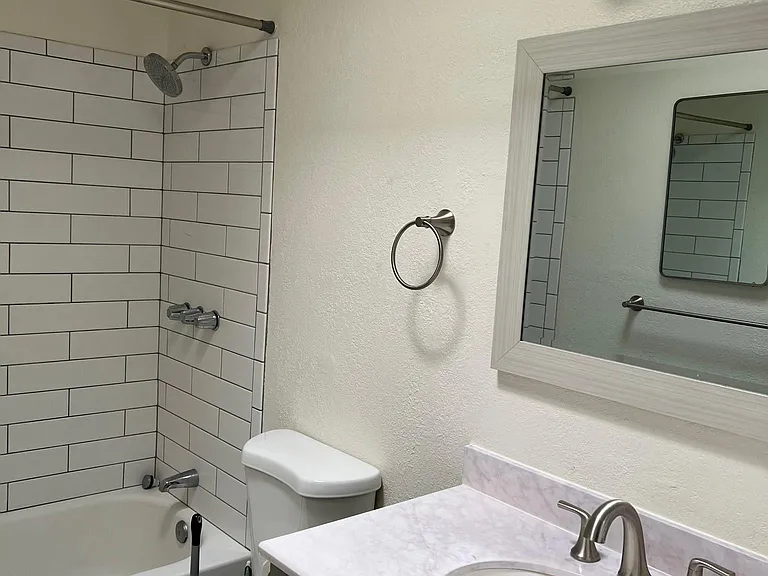 1152 E Winnie Pl — Photo 9