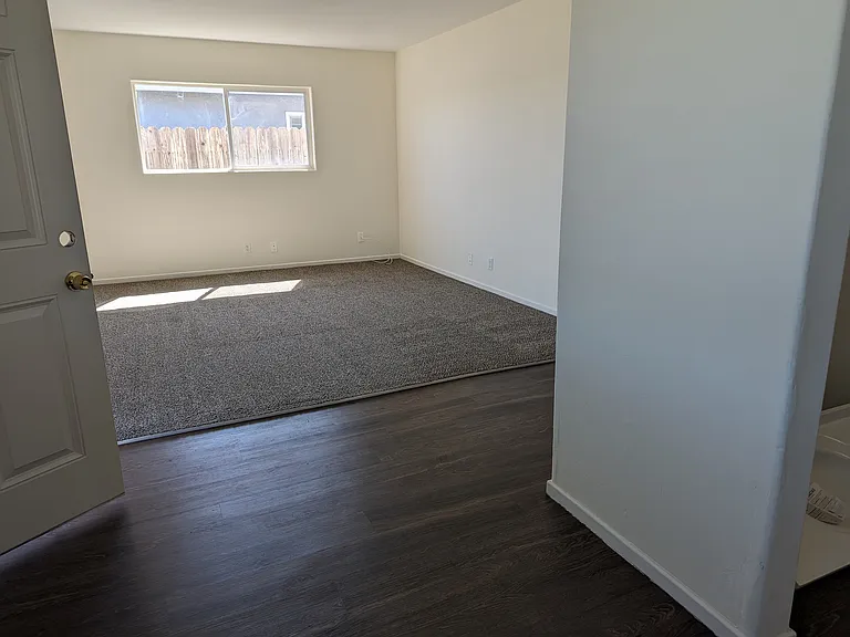4404 Birch St — Photo 4