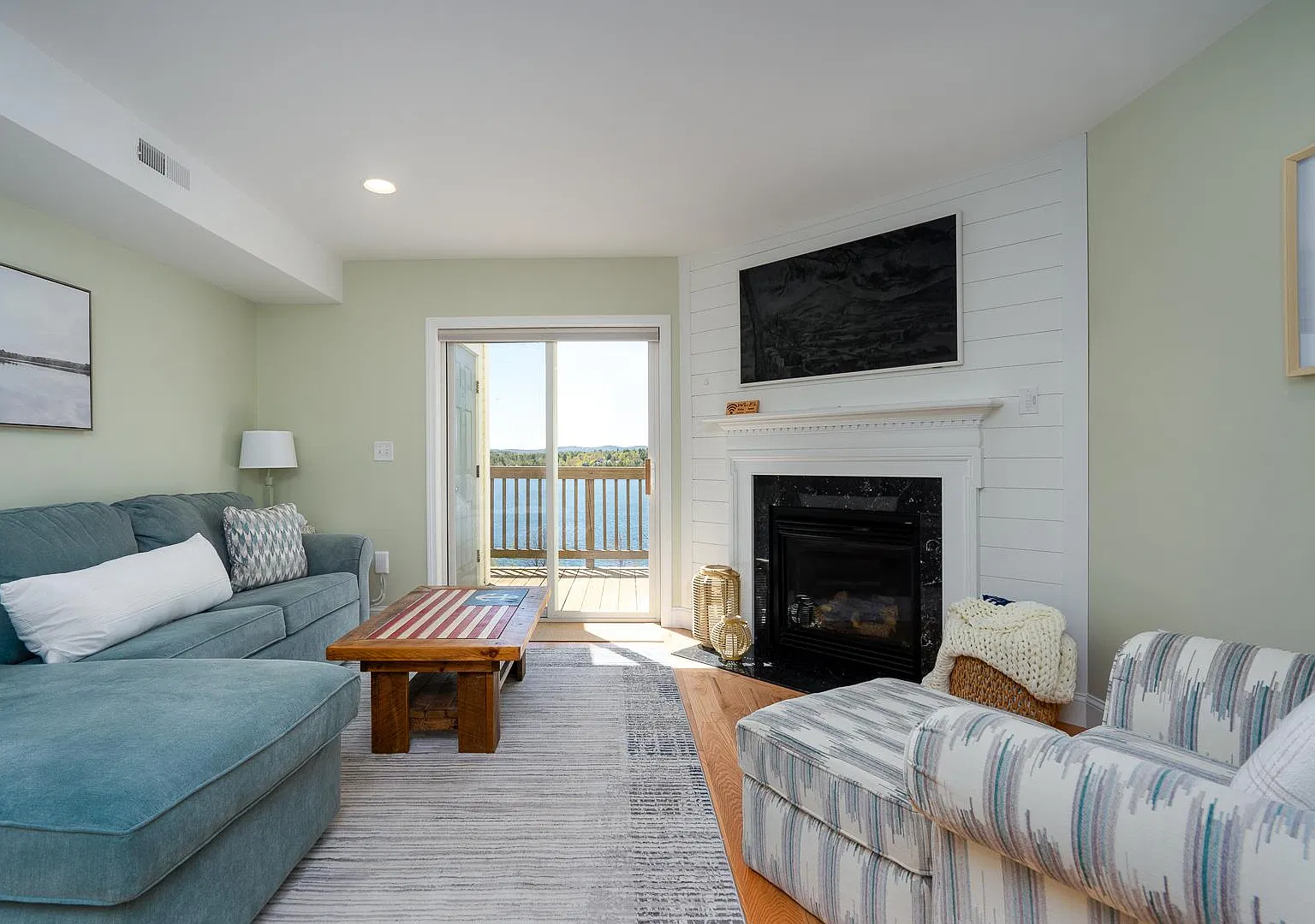 2 bed, 1.5 bath, 1086 sqft, $2,200 — Photo 1