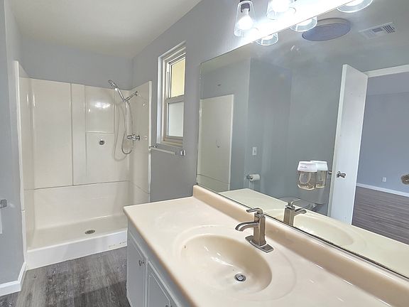 3rd image of 10616 Proctor Blvd