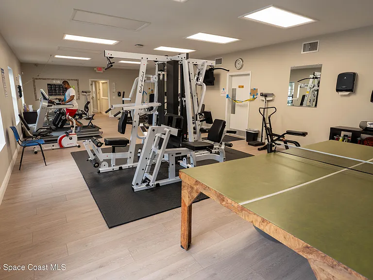605 Saint Albans Ct #18H — Photo 26