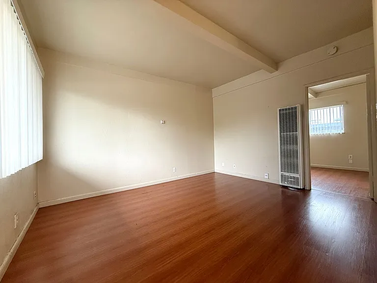 1047 Rich Ave — Photo 3