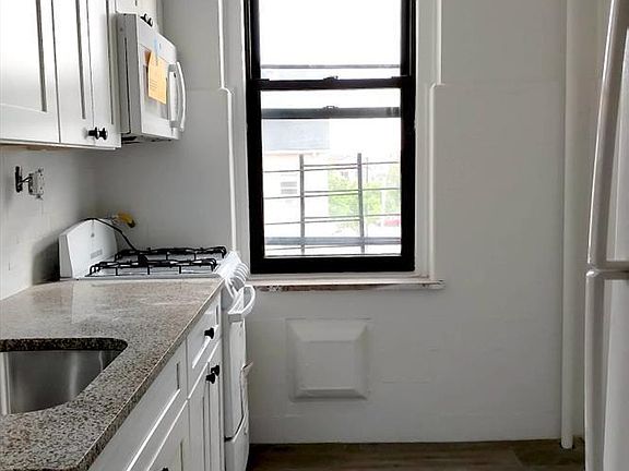 5th image of 12010 Rockaway Beach Blvd APT 308