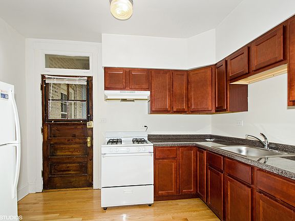 5th image of 1425 W Chase Ave APT 1B