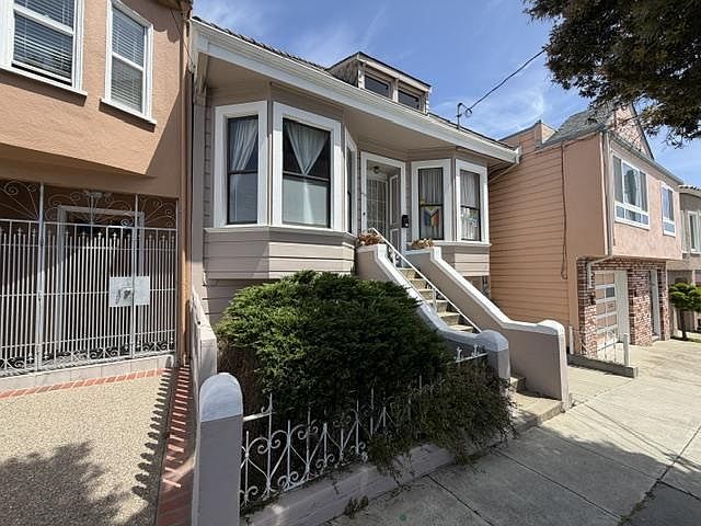 1st image of 610 Bacon St