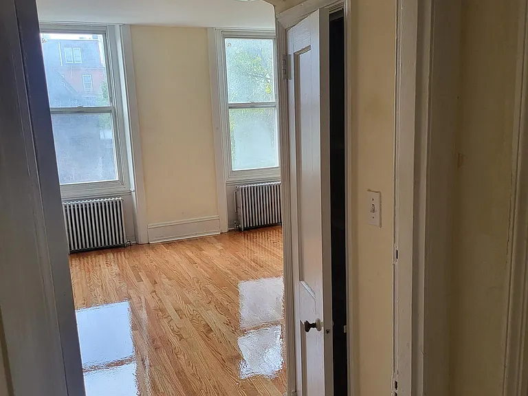 XL BD 3 closets & linen closet! high ceil tall windows face church! NEW WOOD FLOOR