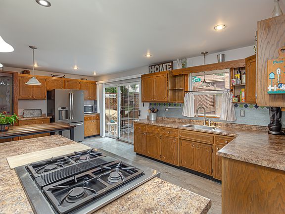 5th image of 5400 W 83rd Pl