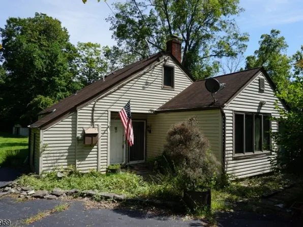 4 Chandoga Dr, Hampton Twp., NJ 07860