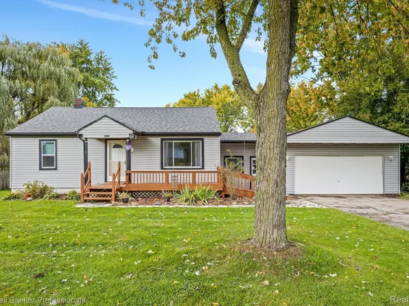 2705 Hatton Rd, Auburn Hills, MI 48326