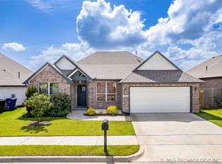 1212 N Dogwood Ave W, Broken Arrow, OK 74012
