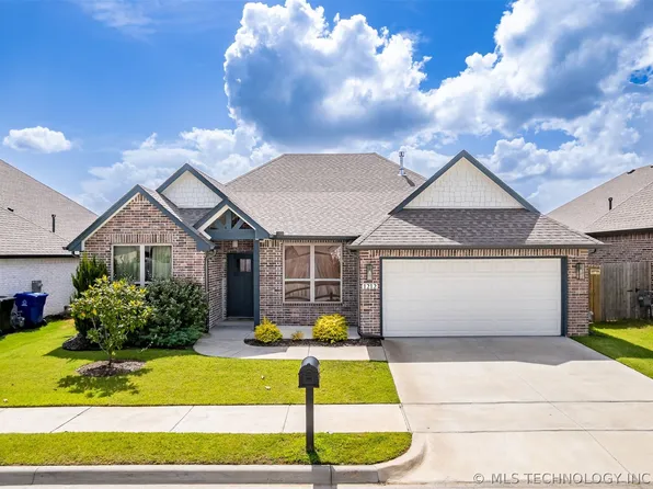 1212 N Dogwood Ave W, Broken Arrow, OK 74012