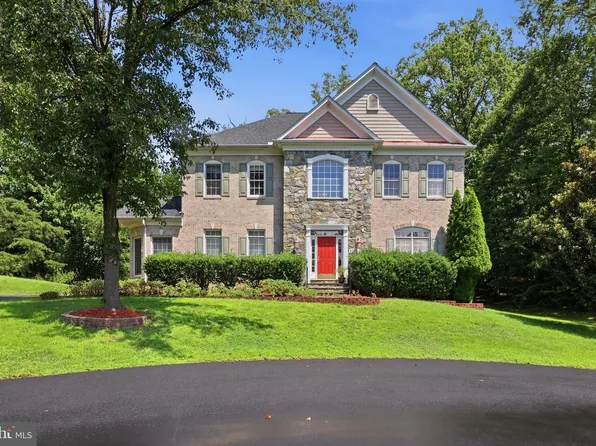 9205 Forest Greens Dr, Lorton, VA 22079