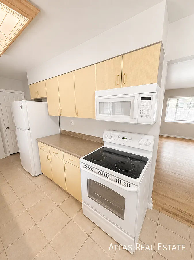 Tucked Away Duplex Near Ivywild ~ Ready for Move In! — Photo 4