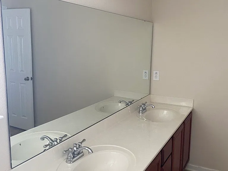 1030 Glencroft Dr #1 — Photo 3