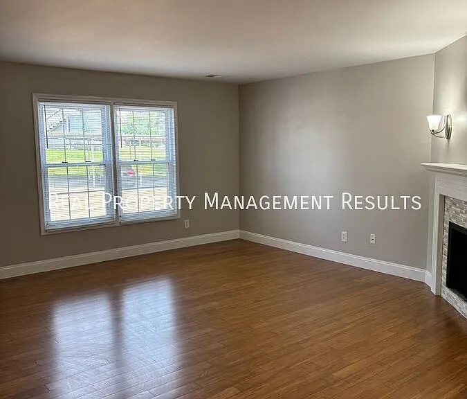 114 Olde Newburgh Dr — Photo 4