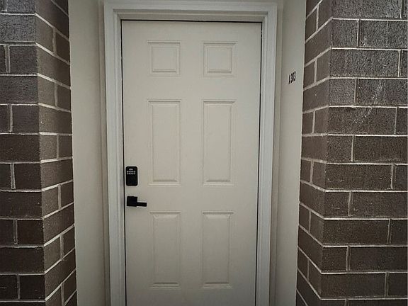3rd image of 2106 Kanawha Blvd E APT 303