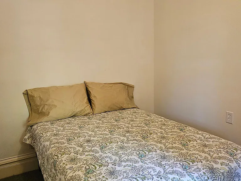 307 NE Graham St — Photo 32