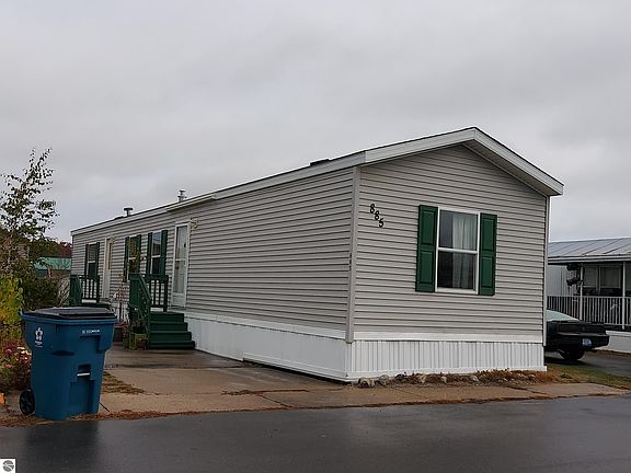 3rd image of 885 Glenview Ln