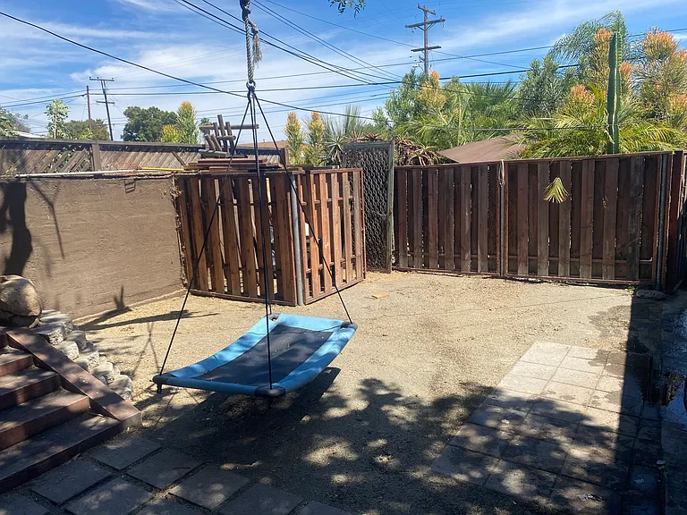 1341 E 4th St E — Photo 18