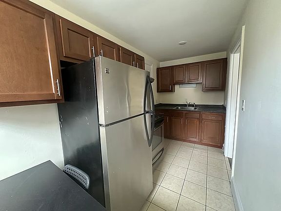 4th image of 183 Winthrop Rd #3