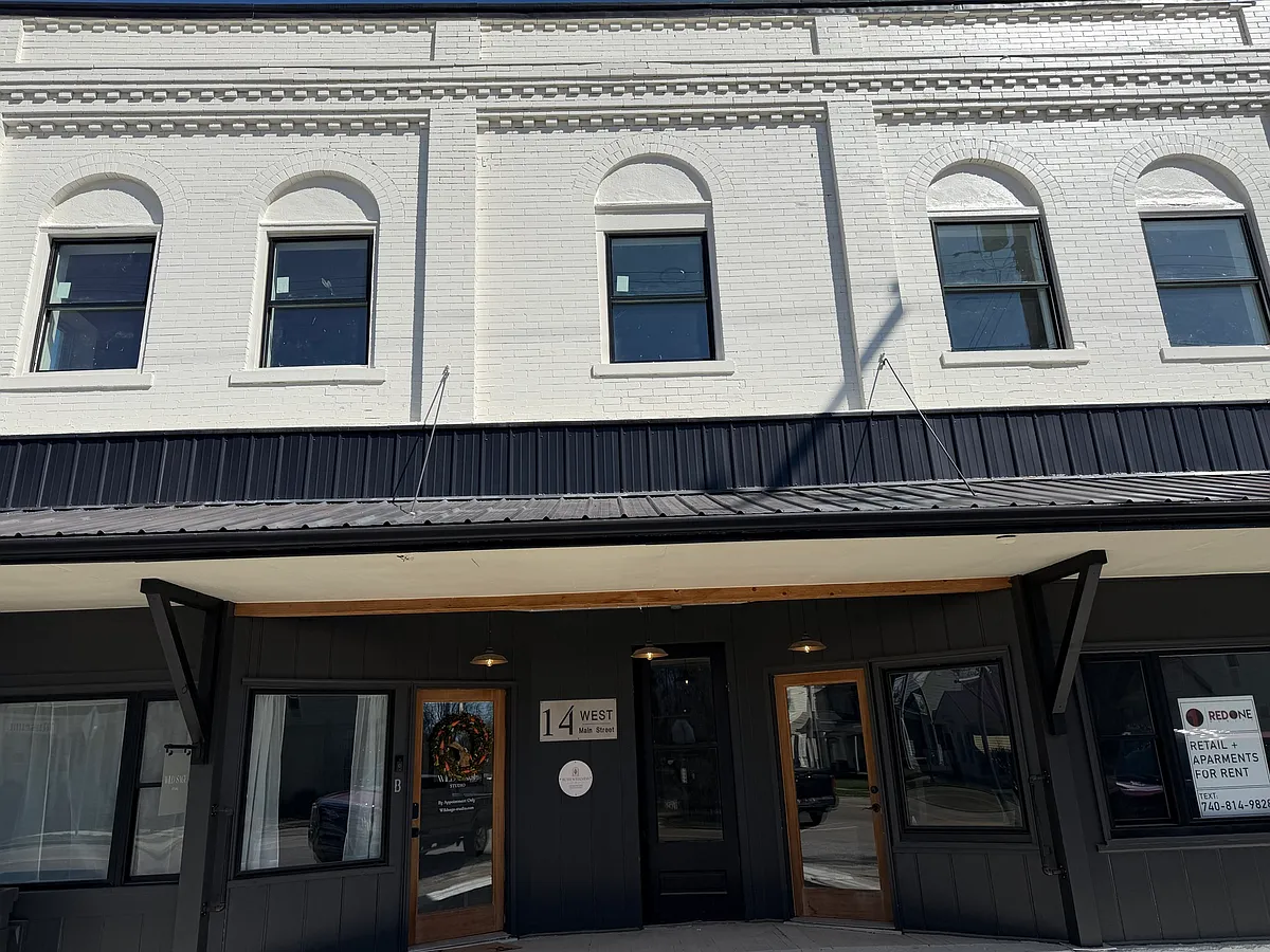 Building Photo - 14 W Main St #F