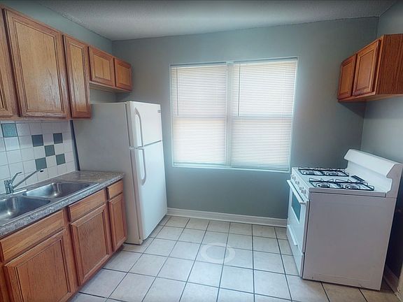 4th image of 817 W 83rd St APT 1N