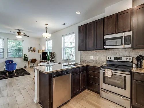 3rd image of 501 W 30th St #4564337c7