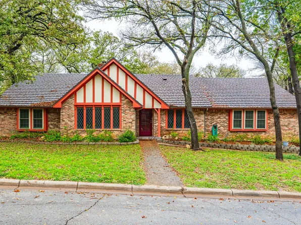 108 Silverleaf Dr, Fort Worth, TX 76112