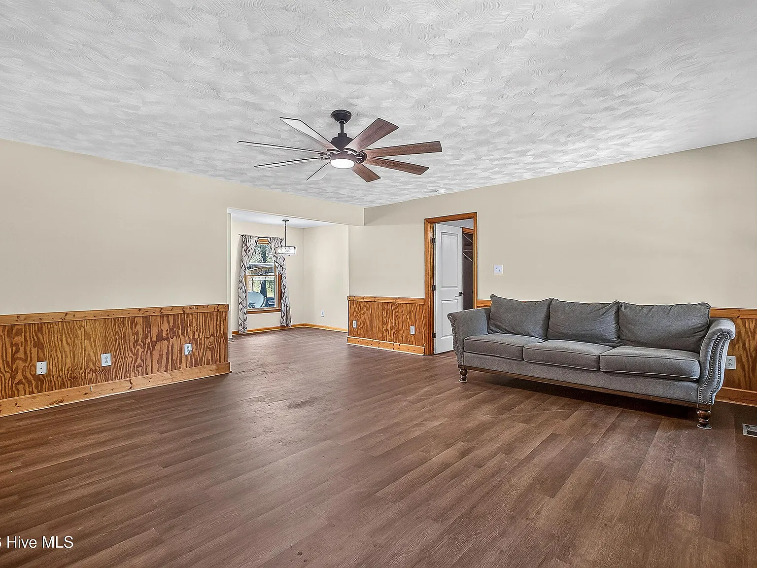3 bed, 2.0 bath, 1397 sqft, $2,500 — Photo 3