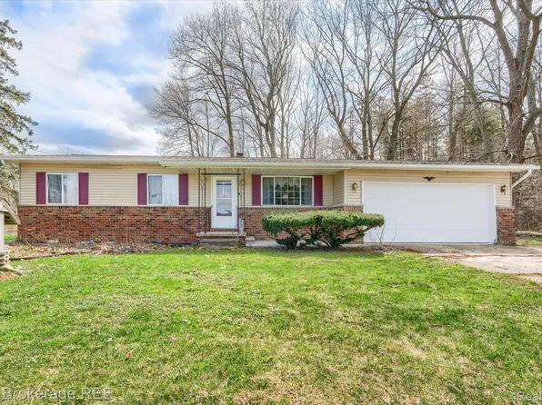 9370 Vienna Rd, Otisville, MI 48463