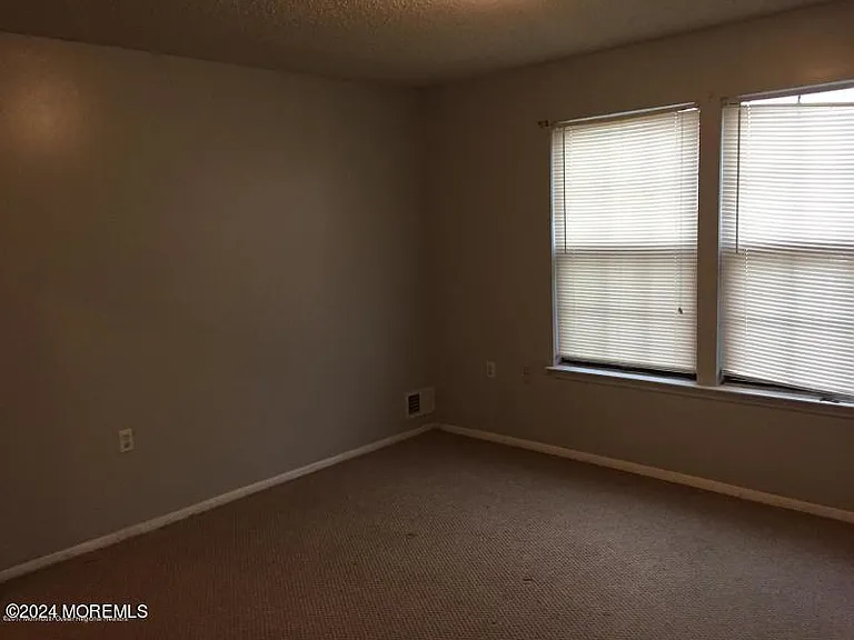 106 Daffodil Dr — Photo 5
