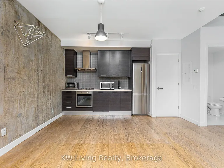 90 Broadview Ave #LW1 — Photo 8